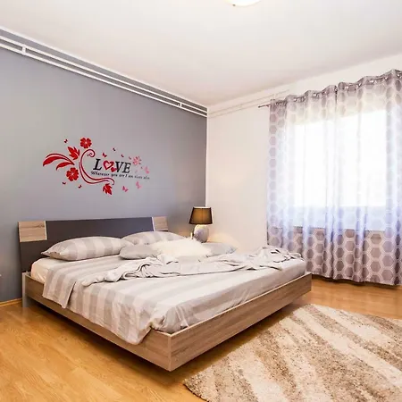Paola Apartmán *