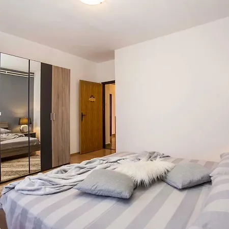 Paola Apartmán *
