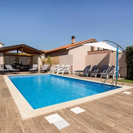 Paola Apartmán Pula